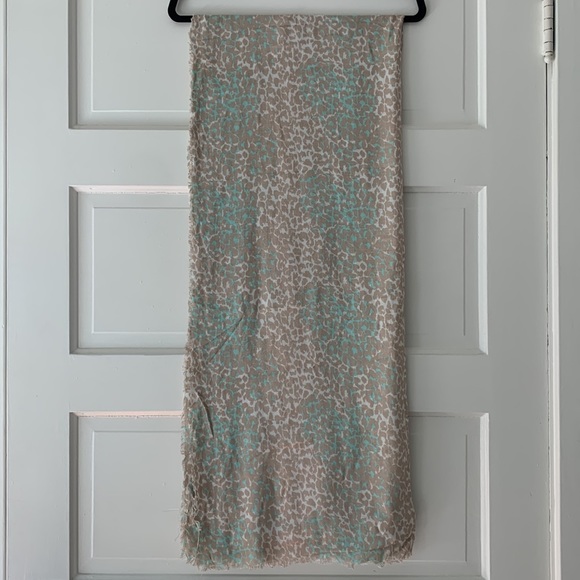 Aritzia Talula scarf in khaki and light teal spotted print - Picture 5 of 6